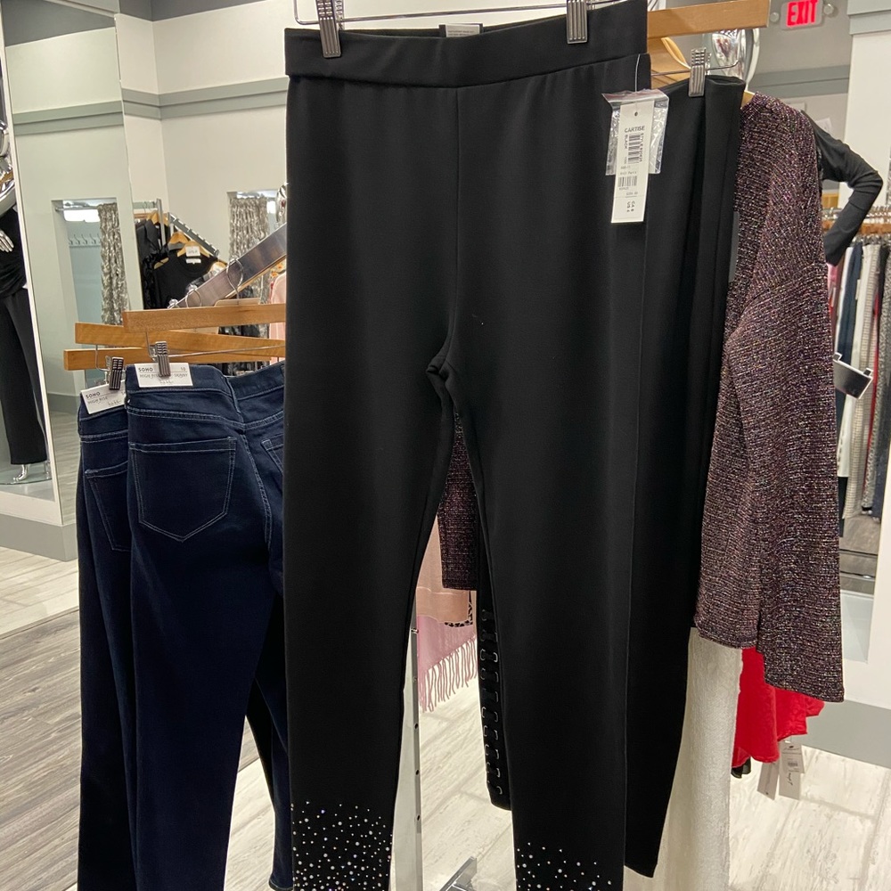 ☀️Cartise knit black pants w/ ankle detail☀️